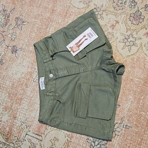 Vanilla Star Olive Green Zip Cargo Shorts 2.5" Inseam - Size 7 Junior